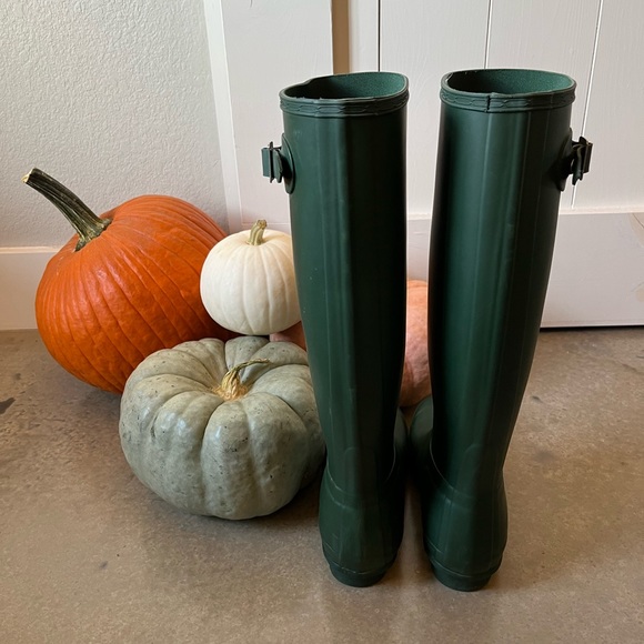 🌲HUNTER brand-womens size 8 tall rain boots🌲 - Picture 3 of 9